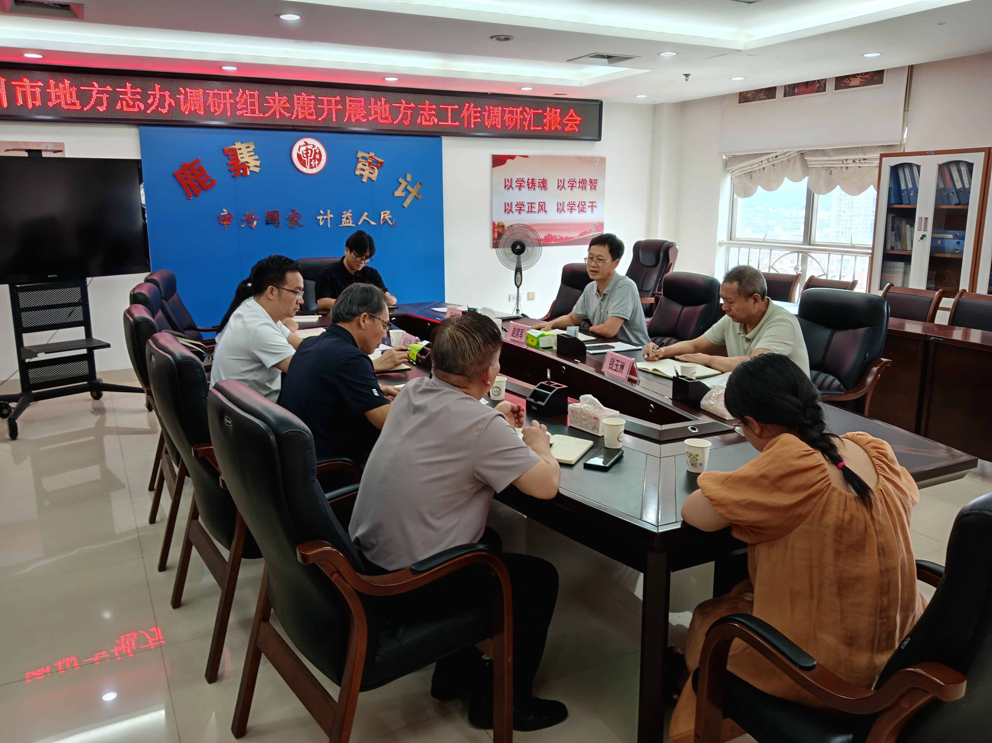 柳州市地方志办到鹿寨县开展地方志工作调研